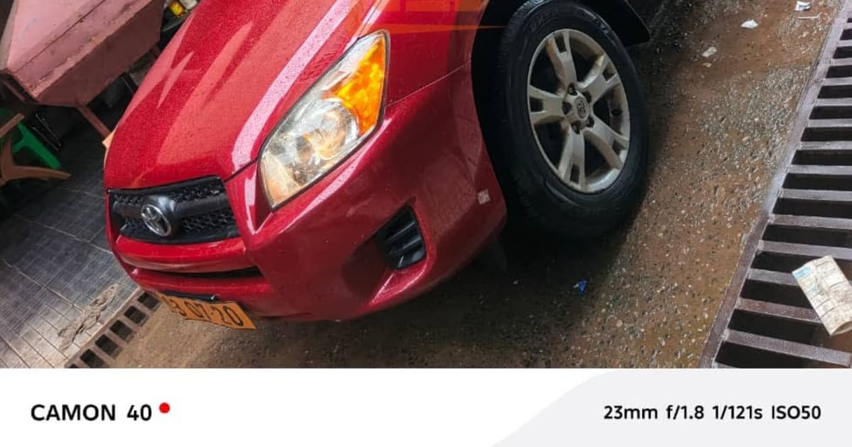 2010 Toyota RAV4 à Douala — photo 7/9
