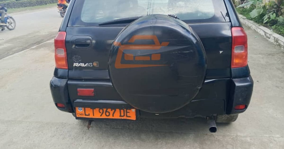 2003 Toyota RAV4 à Douala — photo 2/5