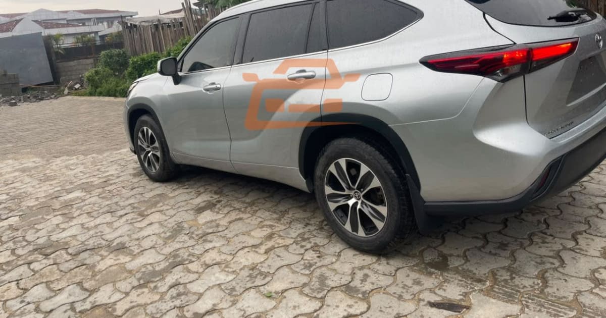 2023 Toyota Highlander à Douala — photo 2/6