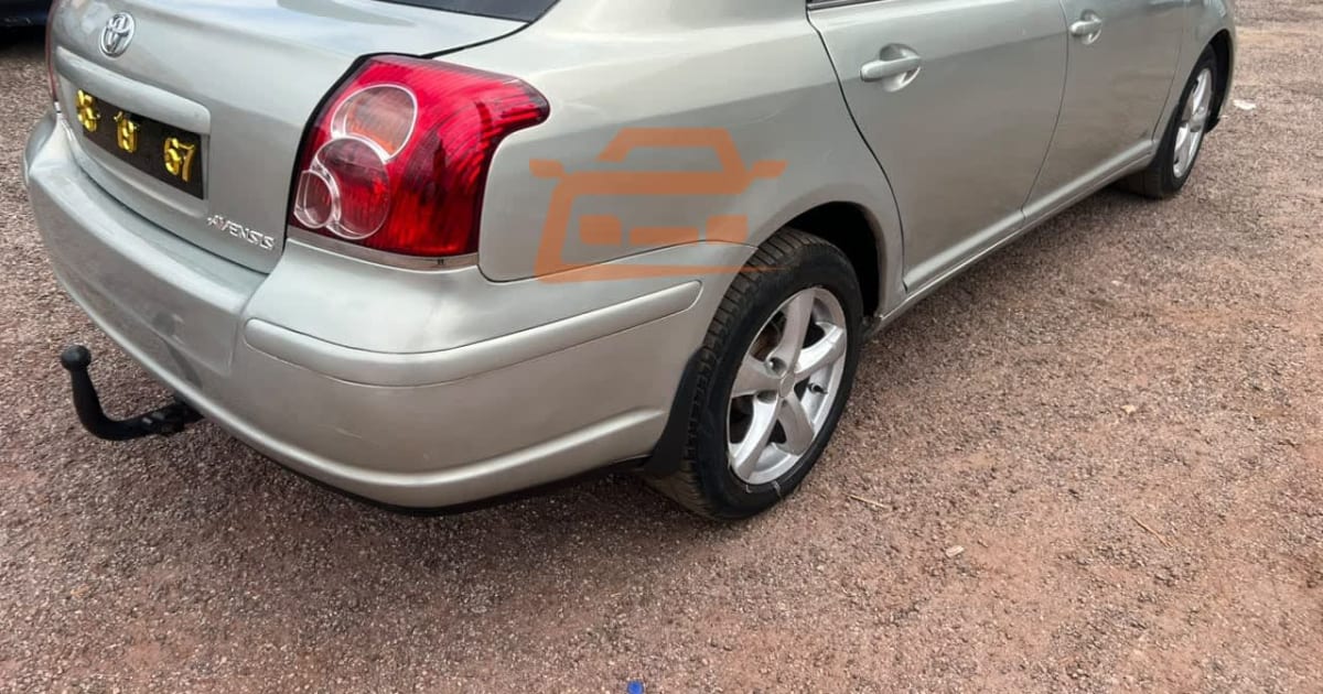 2008 Toyota Avensis à Yaounde — photo 3/6