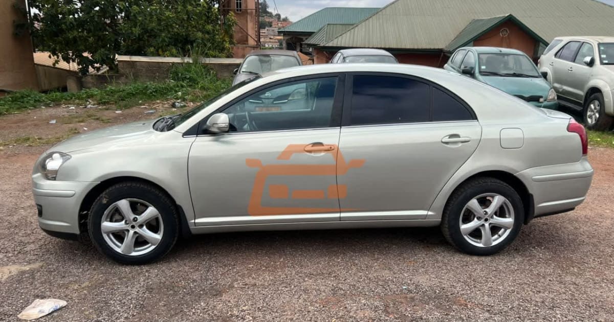2008 Toyota Avensis à Yaounde — photo 6/6