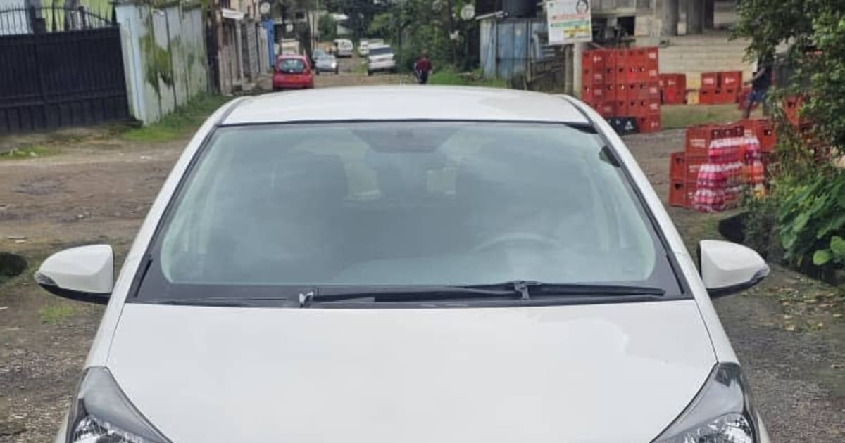 2016 Toyota Vitz à Douala — photo 2/8