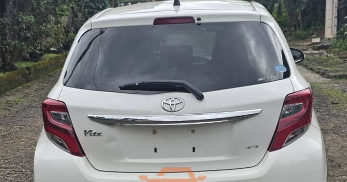 2016 Toyota Vitz à Douala — photo 3/8