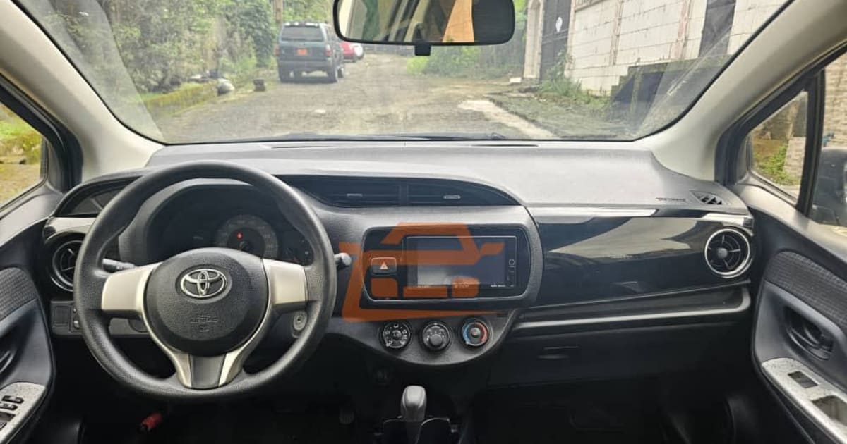 2016 Toyota Vitz à Douala — photo 4/8