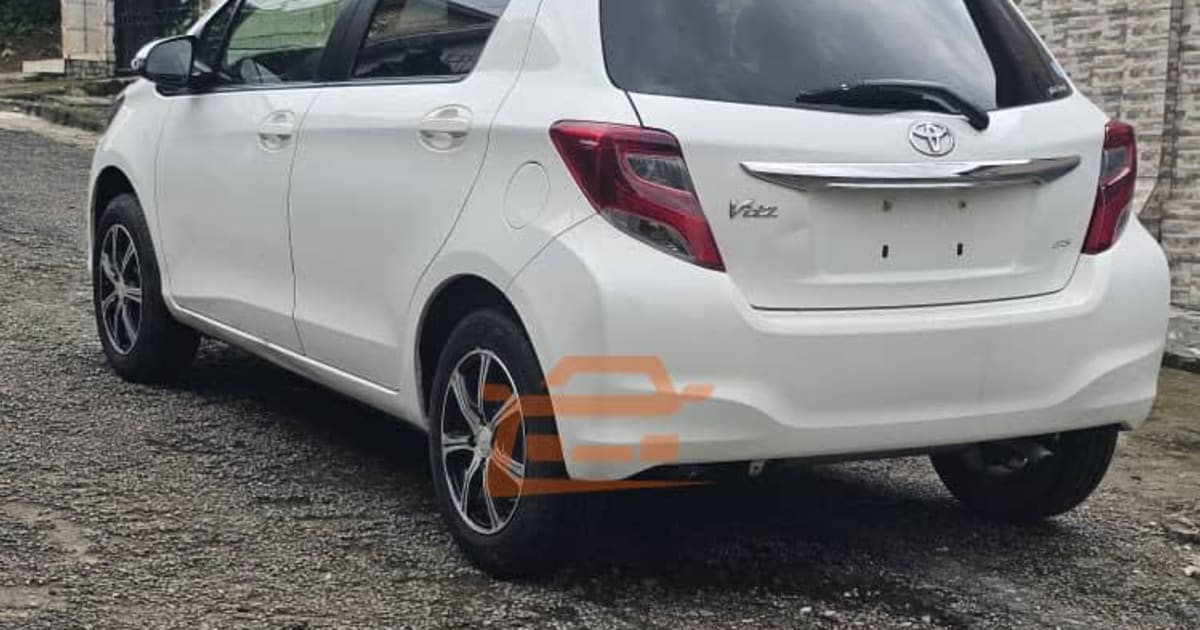 2016 Toyota Vitz à Douala — photo 7/8