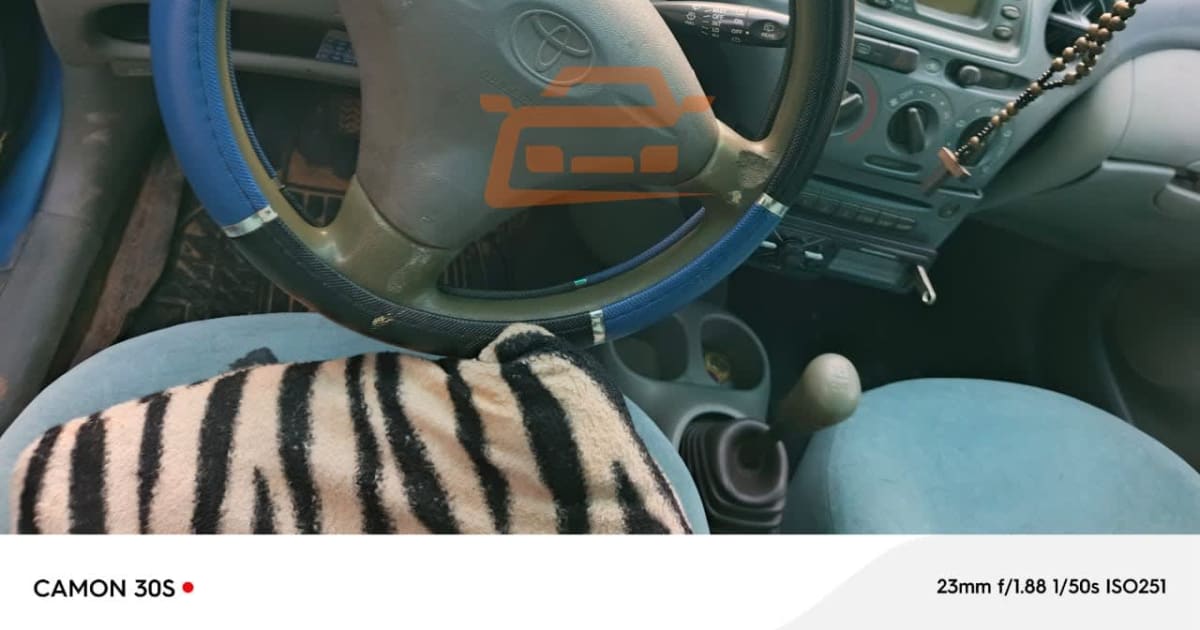 2004 Toyota Yaris à Douala — photo 4/5