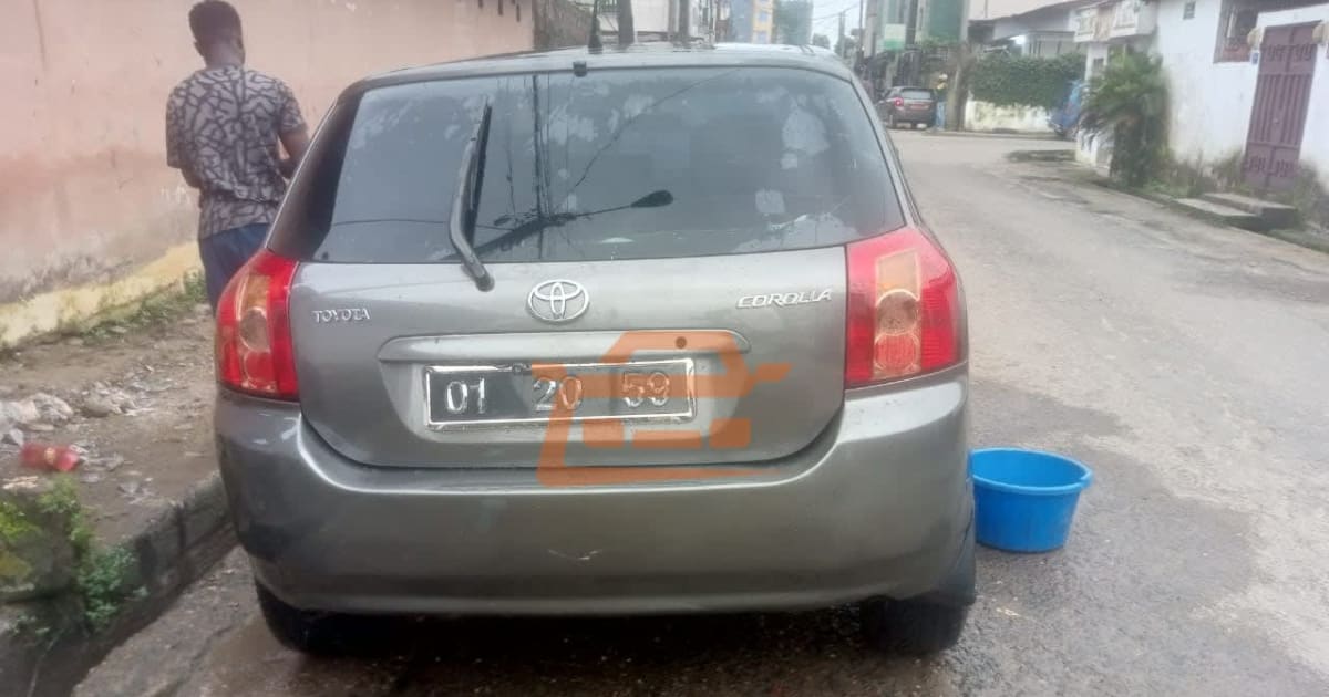 2004 Toyota Corolla à Douala — photo 2/8