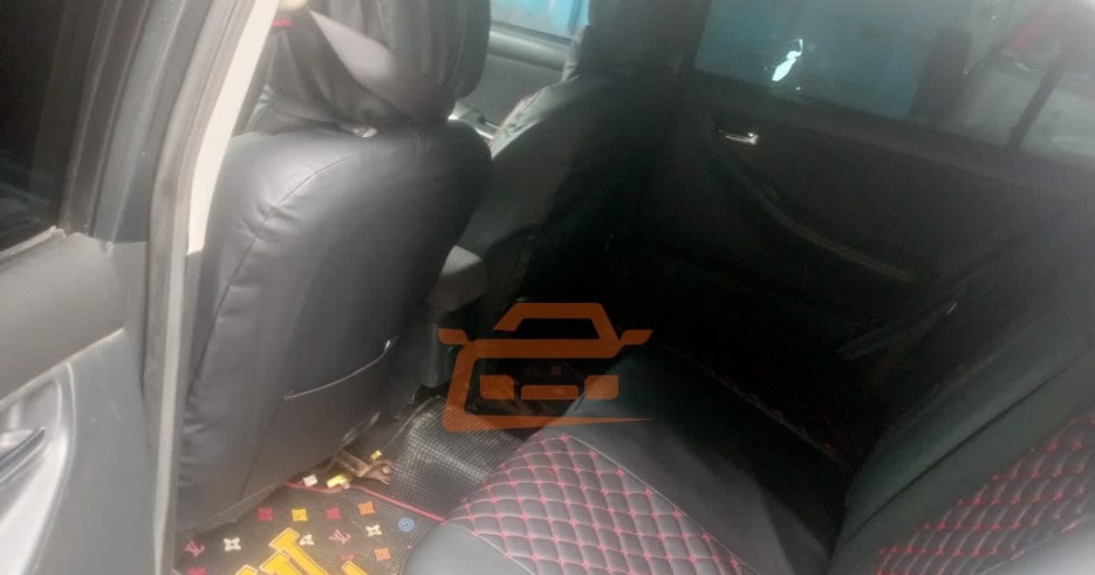 2004 Toyota Corolla à Douala — photo 5/8