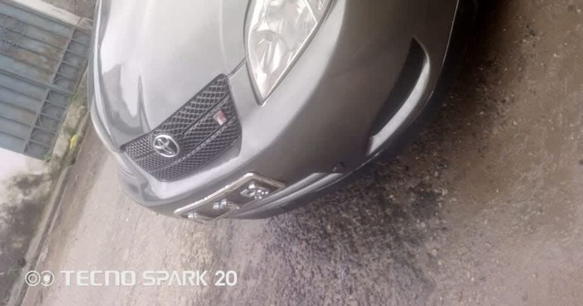 2004 Toyota Corolla à Douala — photo 6/8