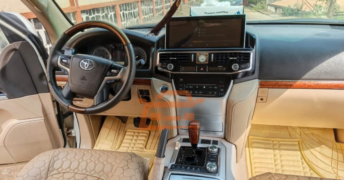 2016 Toyota Land Cruiser à Yaounde — photo 3/9