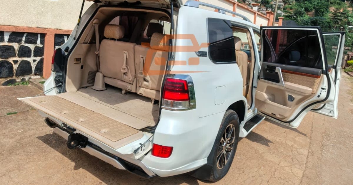 2016 Toyota Land Cruiser à Yaounde — photo 5/9
