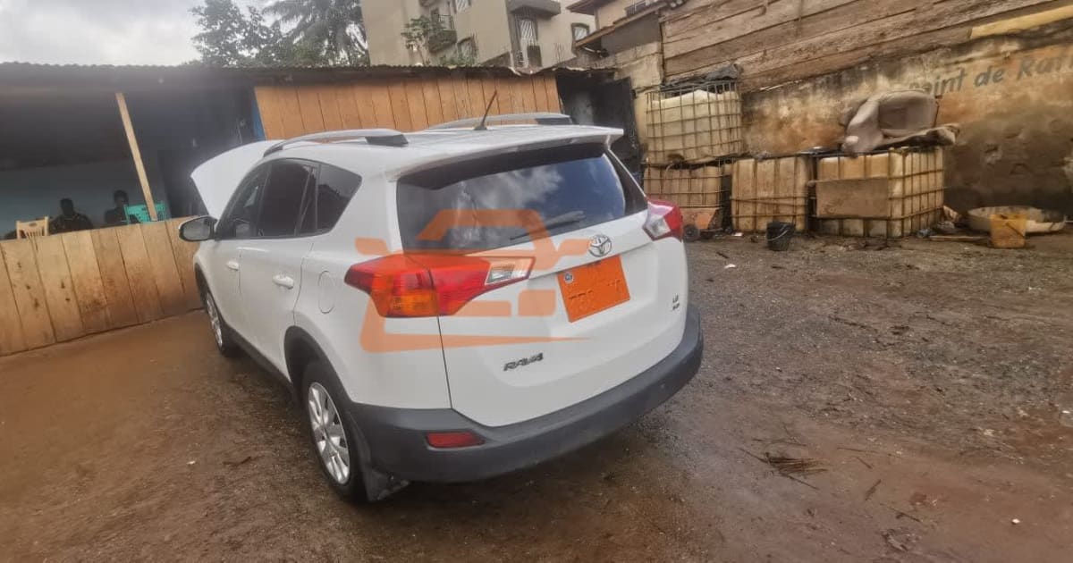 2016 Toyota RAV 4 à Yaounde — photo 5/9
