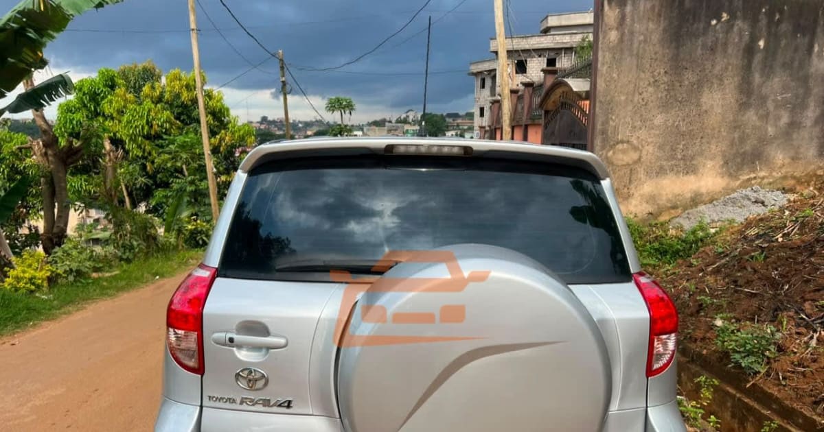 2008 Toyota RAV 4 à Yaounde — photo 2/7