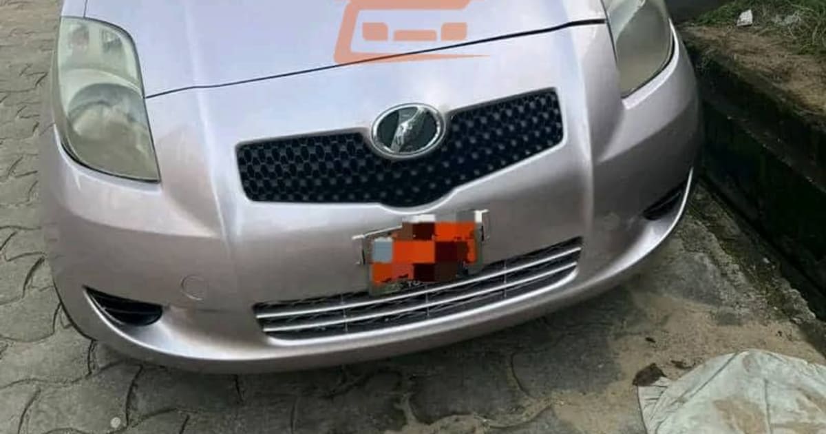 2009 Toyota Vitz à Douala — photo 2/4