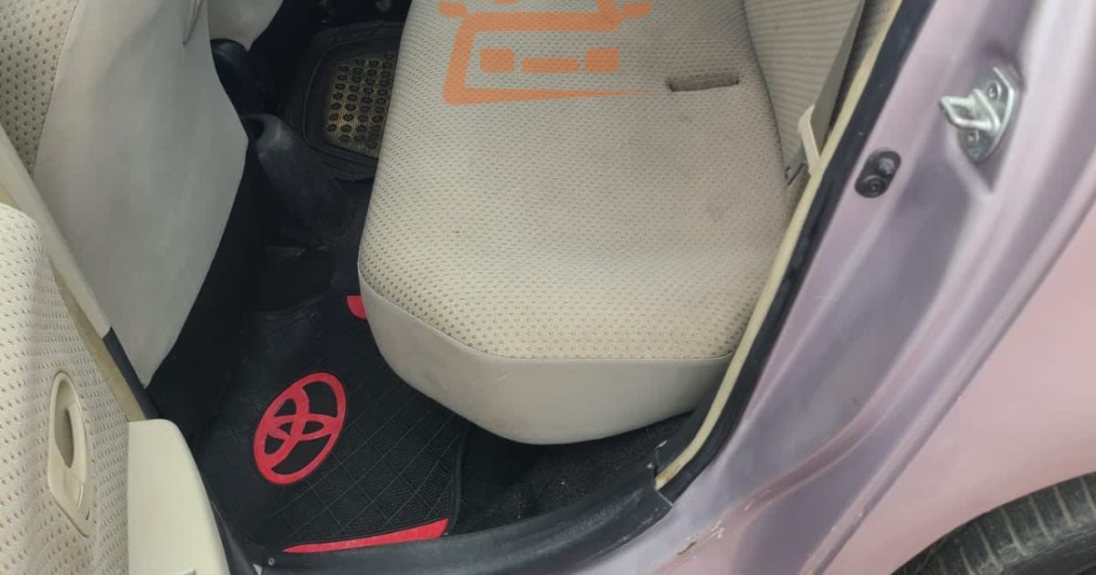 2009 Toyota Vitz à Douala — photo 4/4