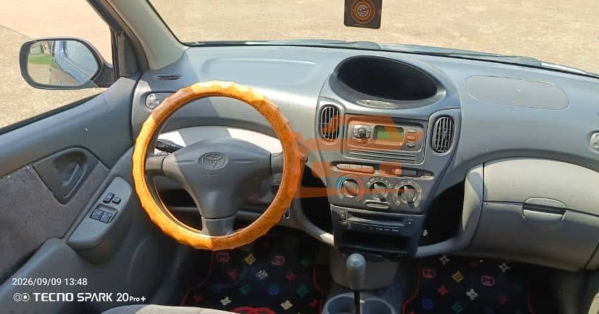 2003 Toyota Yaris à Yaounde — photo 6/7