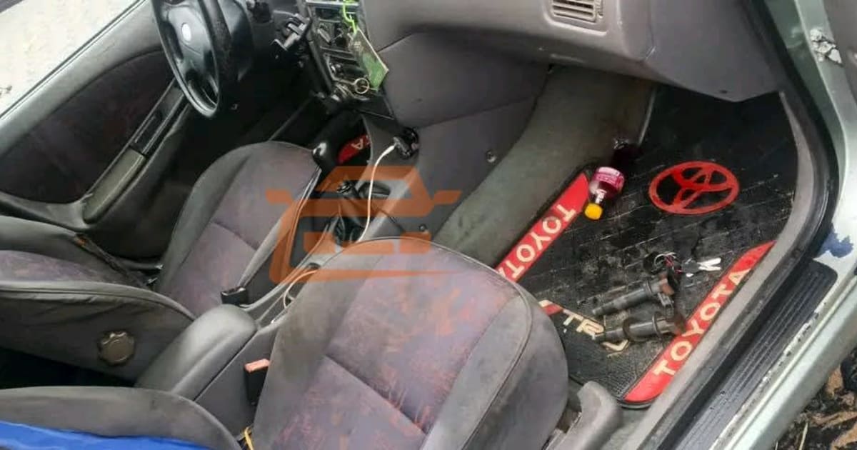 1998 Toyota Avensis à Douala — photo 3/5