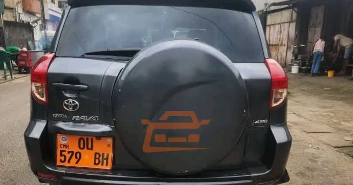 2008 Toyota RAV4 à Douala — photo 3/5