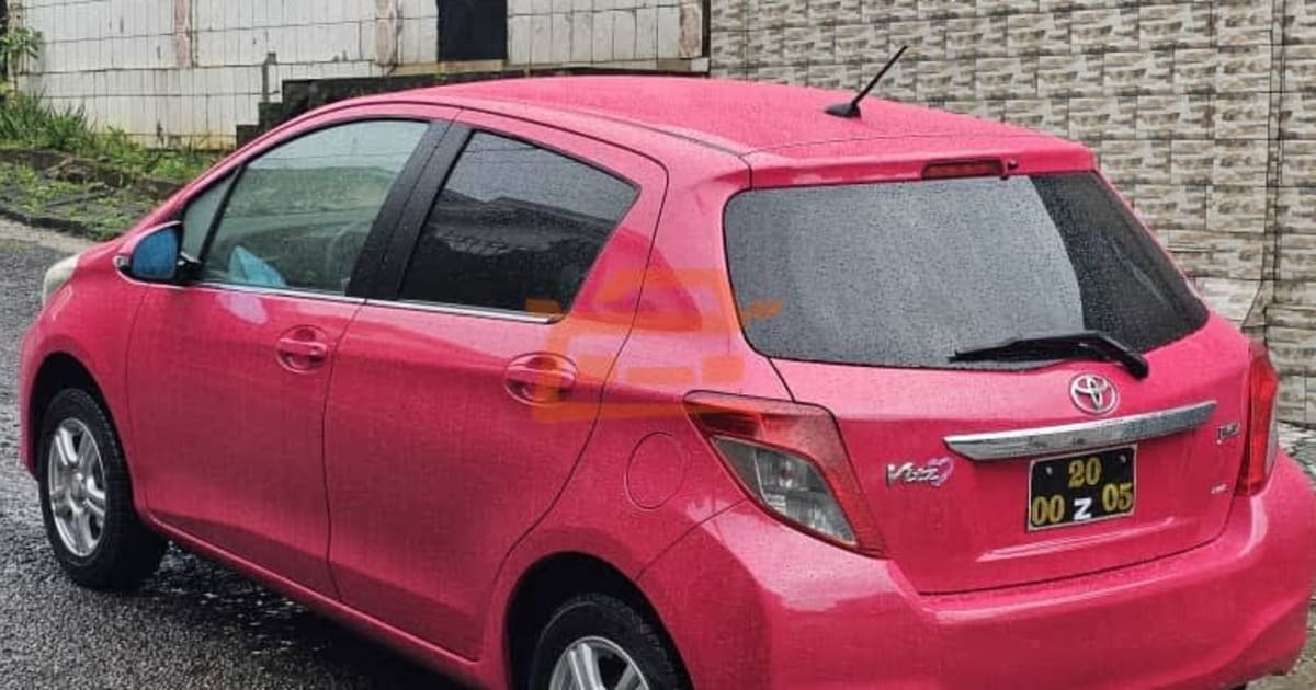2011 Toyota Vitz à Douala — photo 2/9