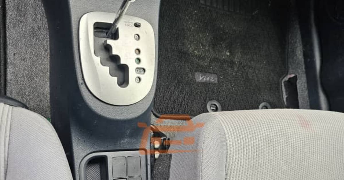 2011 Toyota Vitz à Douala — photo 4/9