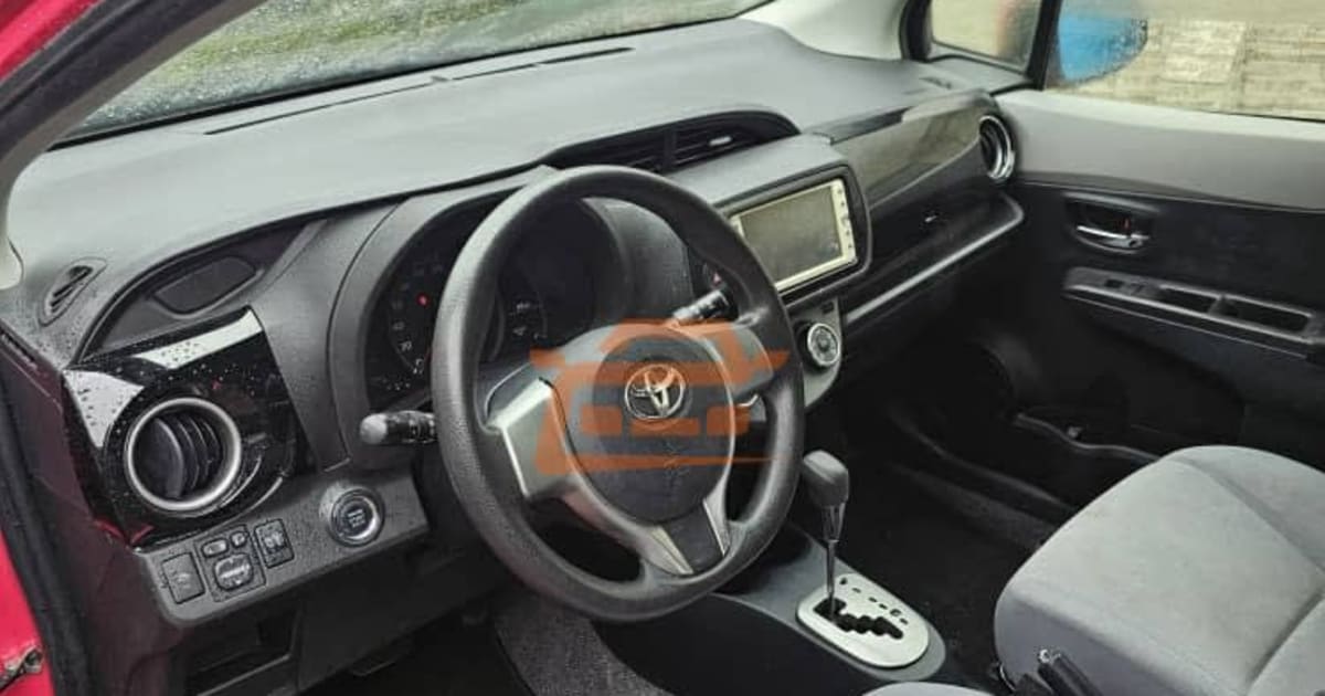 2011 Toyota Vitz à Douala — photo 5/9