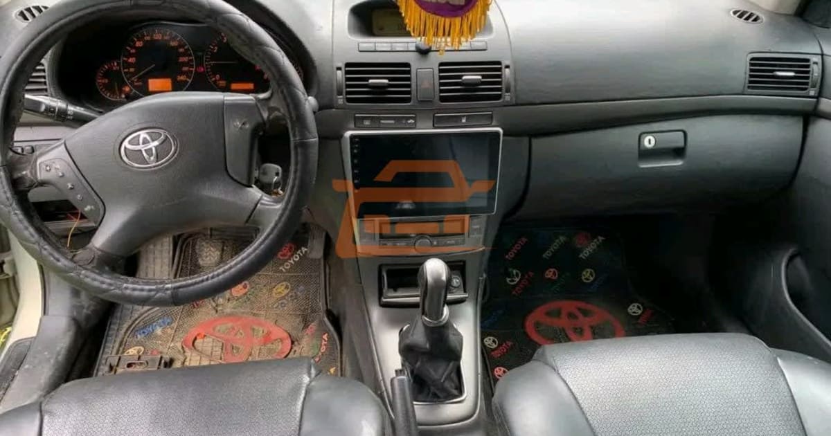 2005 Toyota Avensis à Douala — photo 3/6