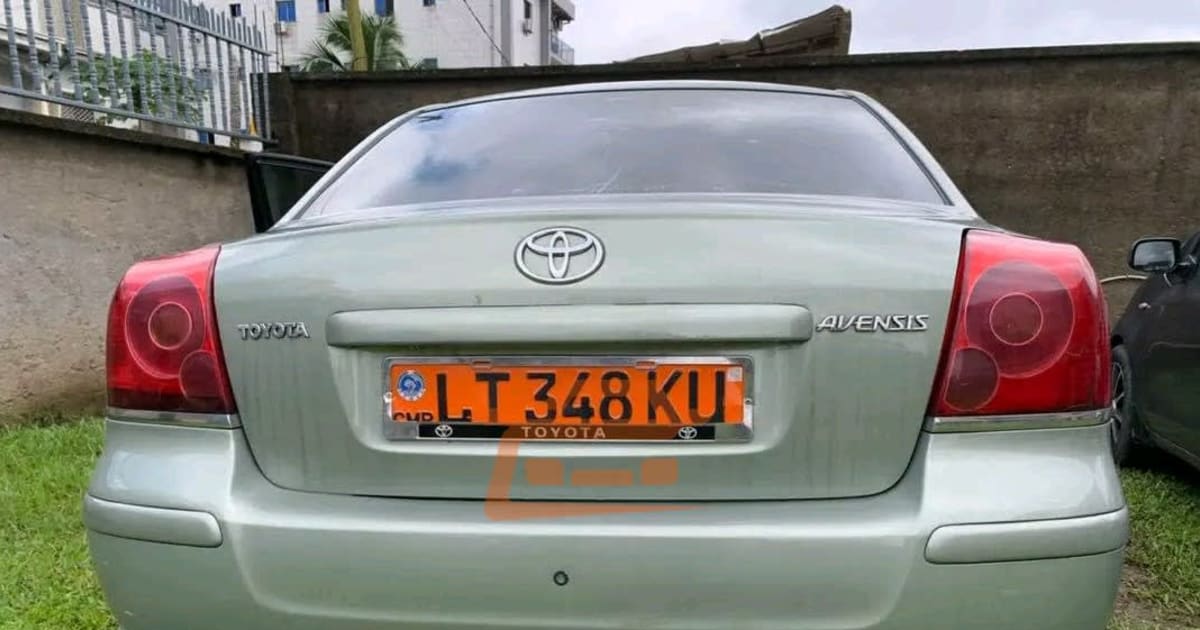 2005 Toyota Avensis à Douala — photo 4/6