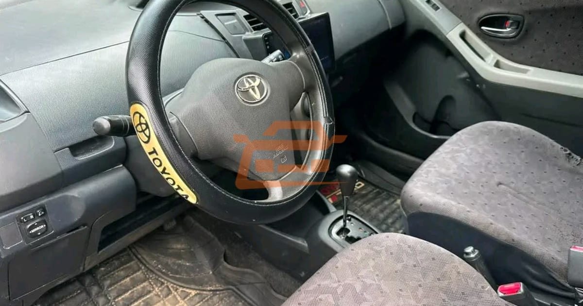 2009 Toyota Vitz à Douala — photo 4/6