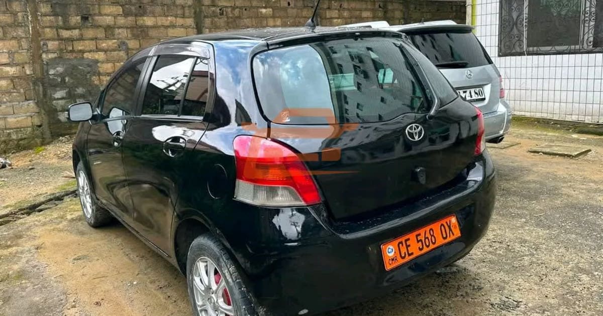 2009 Toyota Vitz à Douala — photo 6/6