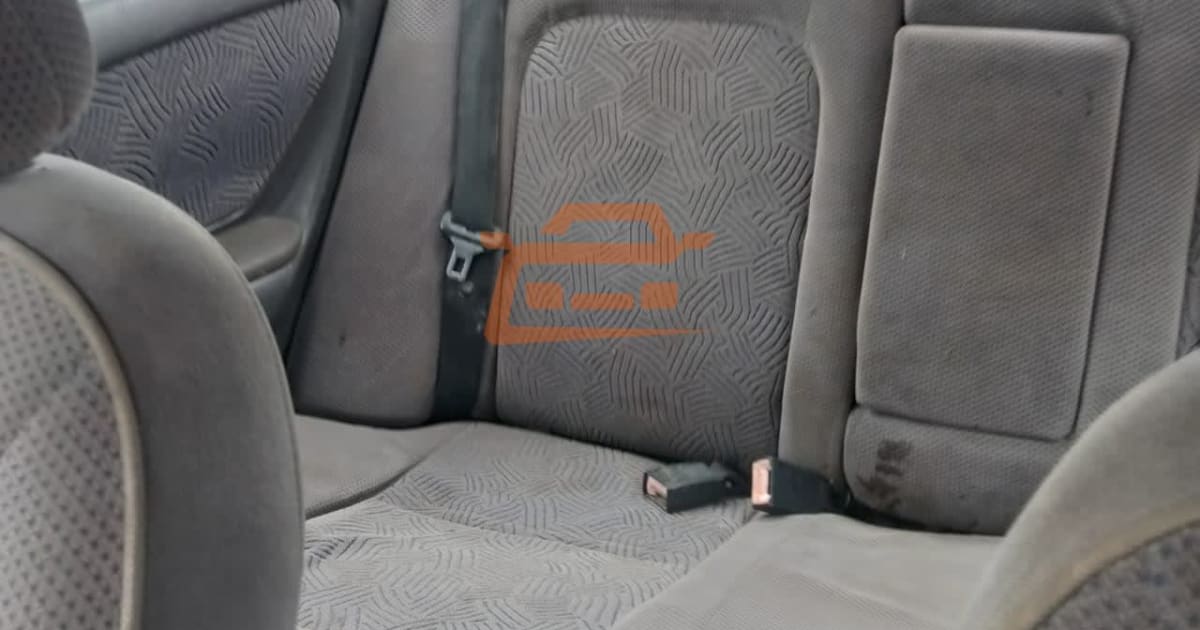 2000 Toyota Avensis à Douala — photo 3/8