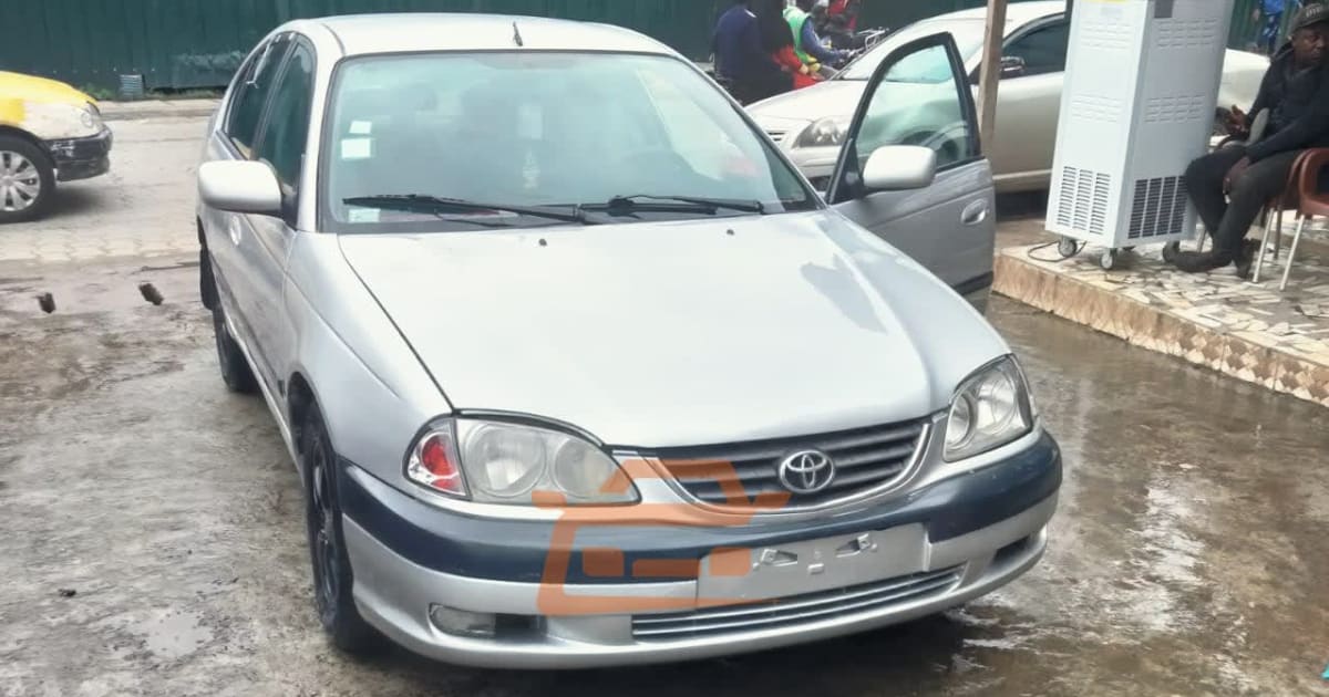2000 Toyota Avensis à Douala — photo 6/8