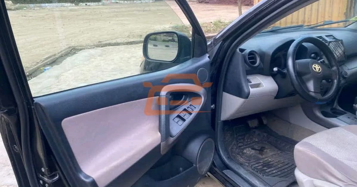 2007 Toyota RAV 4 à Douala — photo 5/9