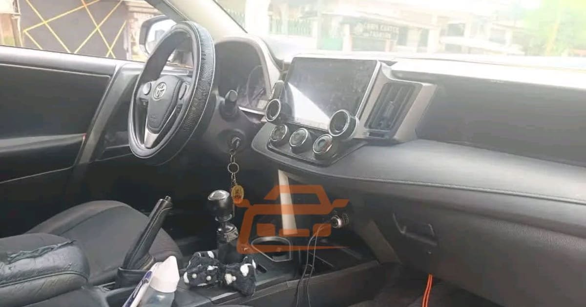 2018 Toyota RAV 4 à Douala — photo 3/6