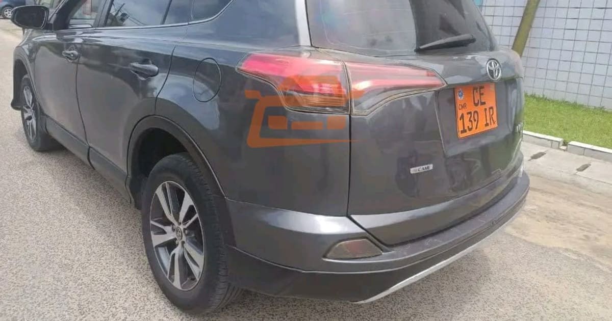 2018 Toyota RAV 4 à Douala — photo 4/6