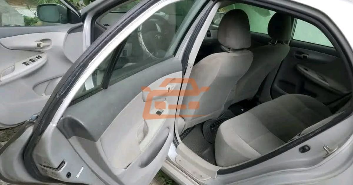 20011 Toyota Corolla à Douala — photo 7/8
