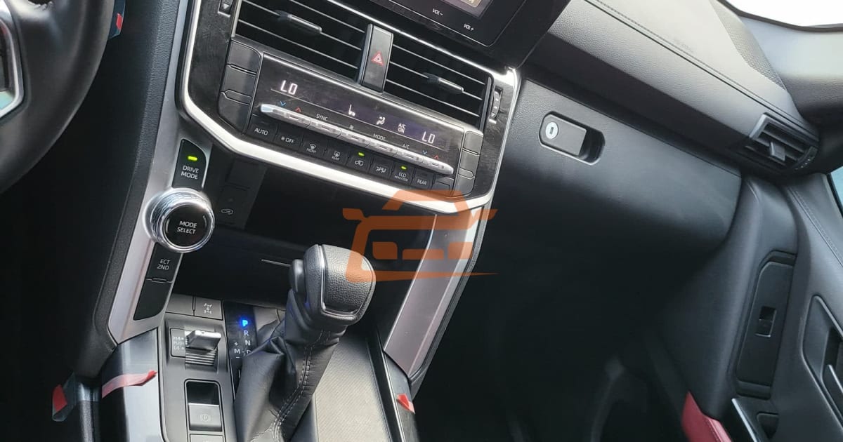 2026 Toyota Land Cruiser à Douala — photo 7/9