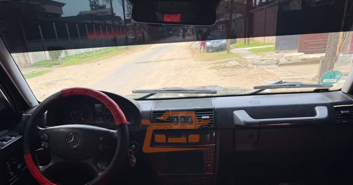 2010 Mercedes-Benz G-Class à Douala — photo 3/9