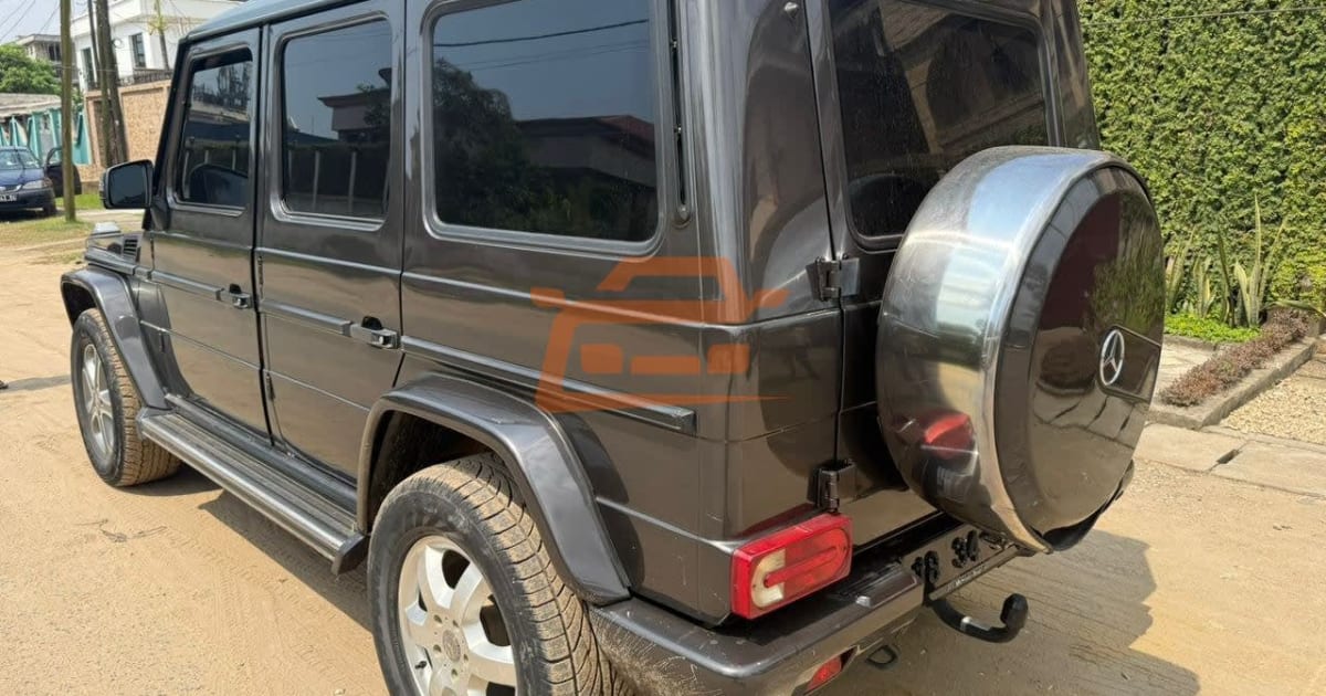 2010 Mercedes-Benz G-Class à Douala — photo 8/9