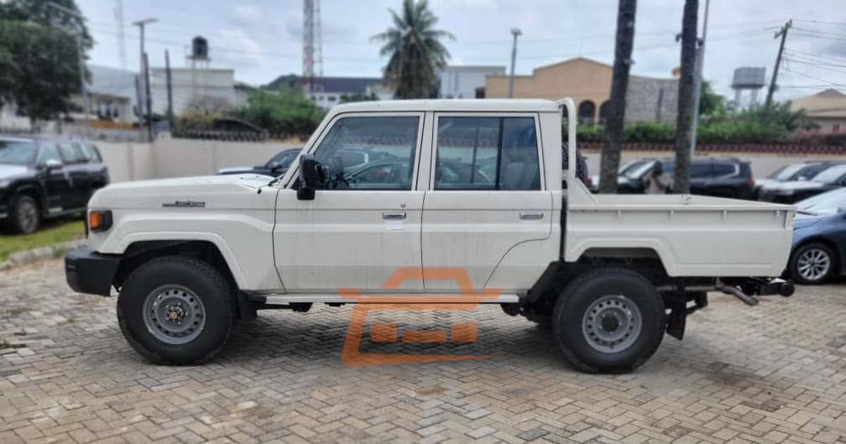 2025 Toyota Land Cruiser 79 à Maroua — photo 4/7