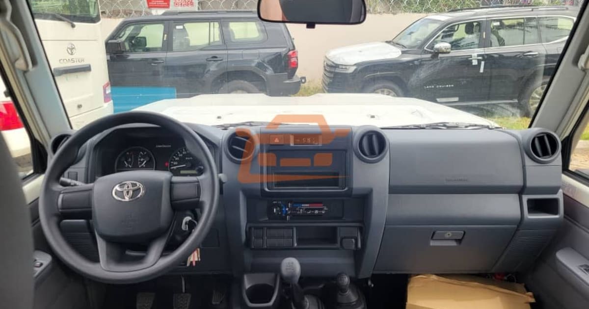 2025 Toyota Land Cruiser 79 à Maroua — photo 6/7