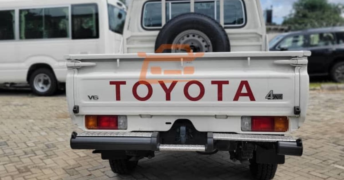 2025 Toyota Land Cruiser 79 à Maroua — photo 7/7