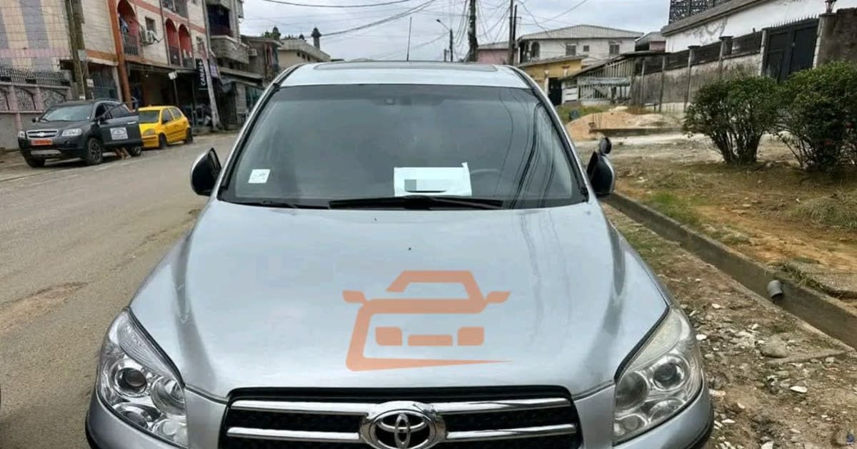 2008 Toyota RAV4 à Douala — photo 6/6