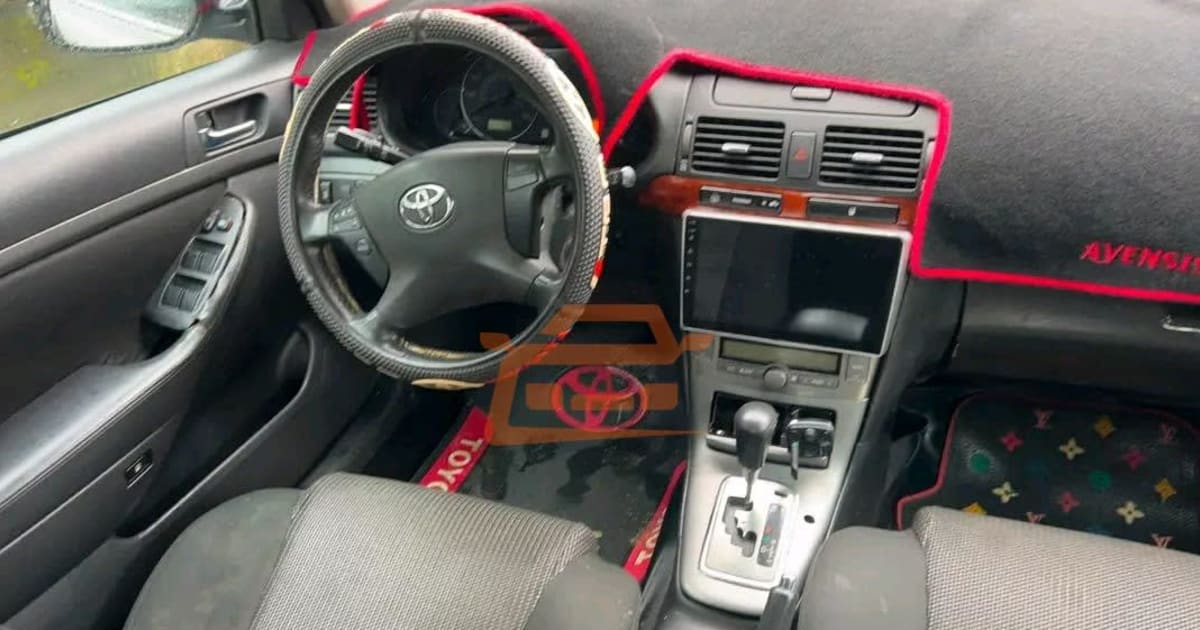 2005 Toyota Avensis à Douala — photo 3/7
