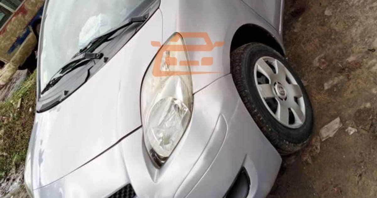 2009 Toyota Vitz à Yaounde — photo 6/9