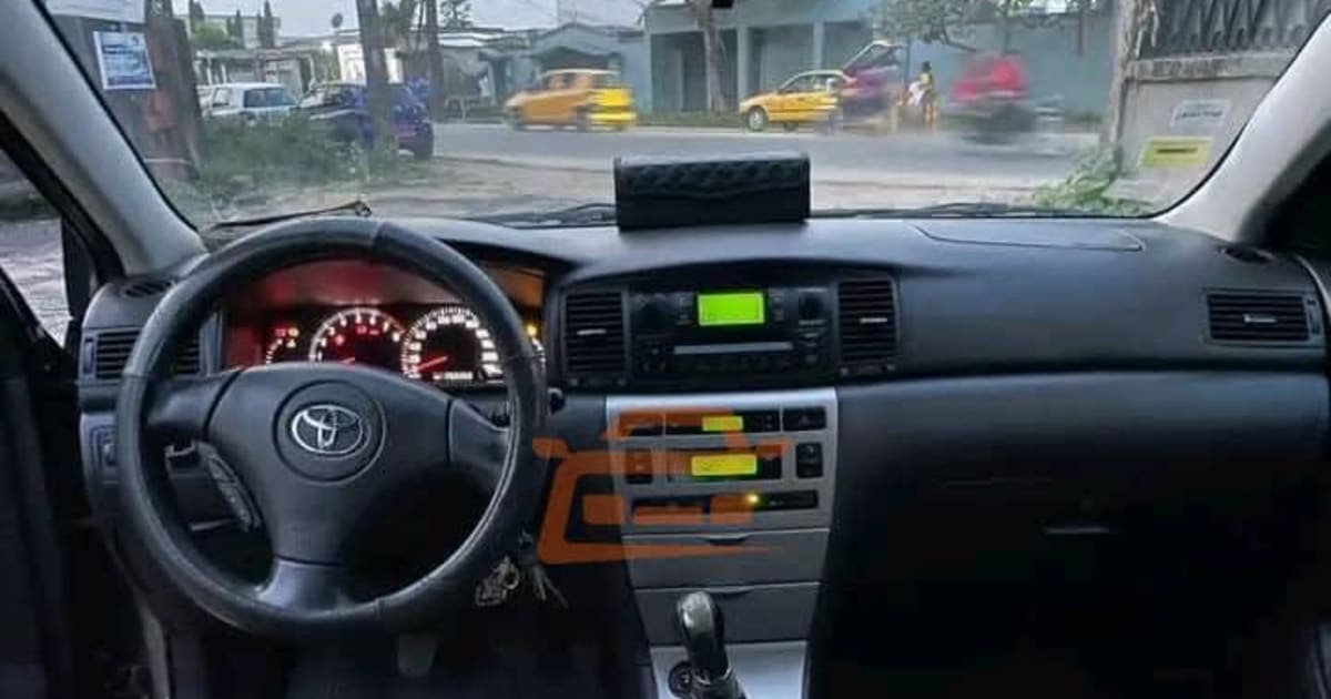 2010 Toyota Corolla à Douala — photo 4/5
