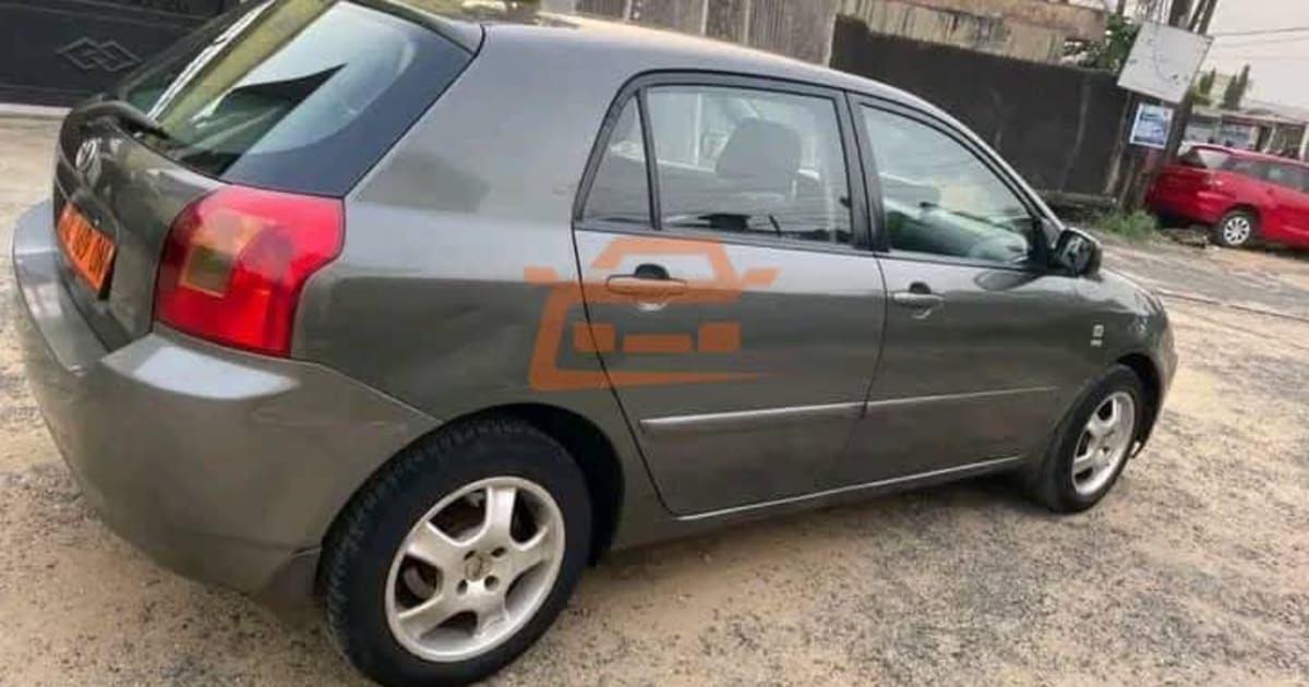 2010 Toyota Corolla à Douala — photo 5/5