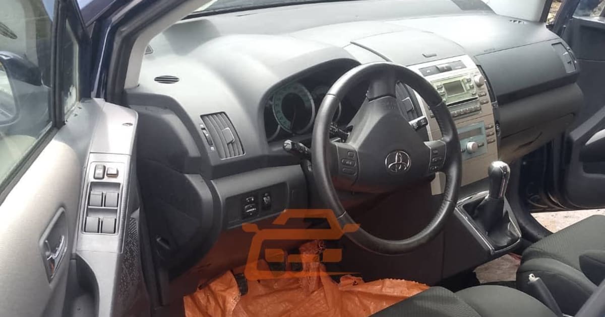 2005 Toyota Corolla Verso à Douala — photo 3/9