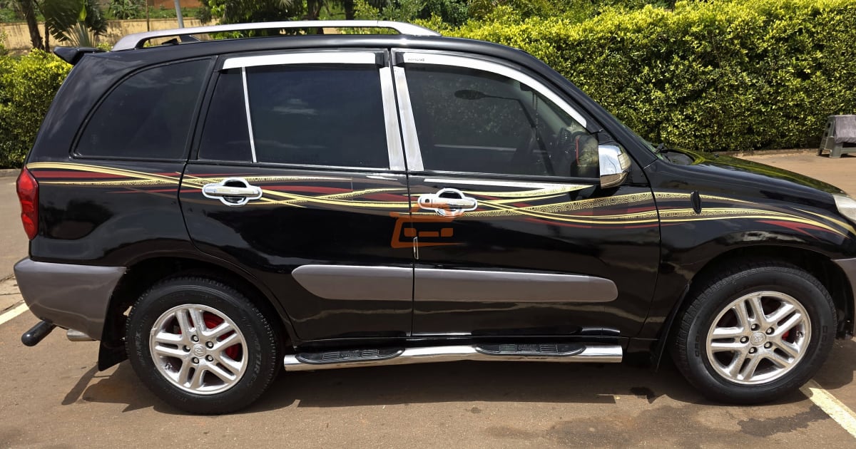 2005 Toyota RAV4 à Yaounde — photo 2/9