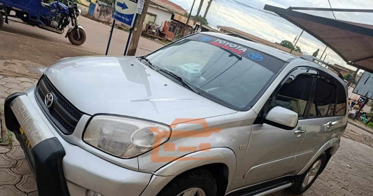 2005 Toyota RAV 4 à Yaounde — photo 2/3