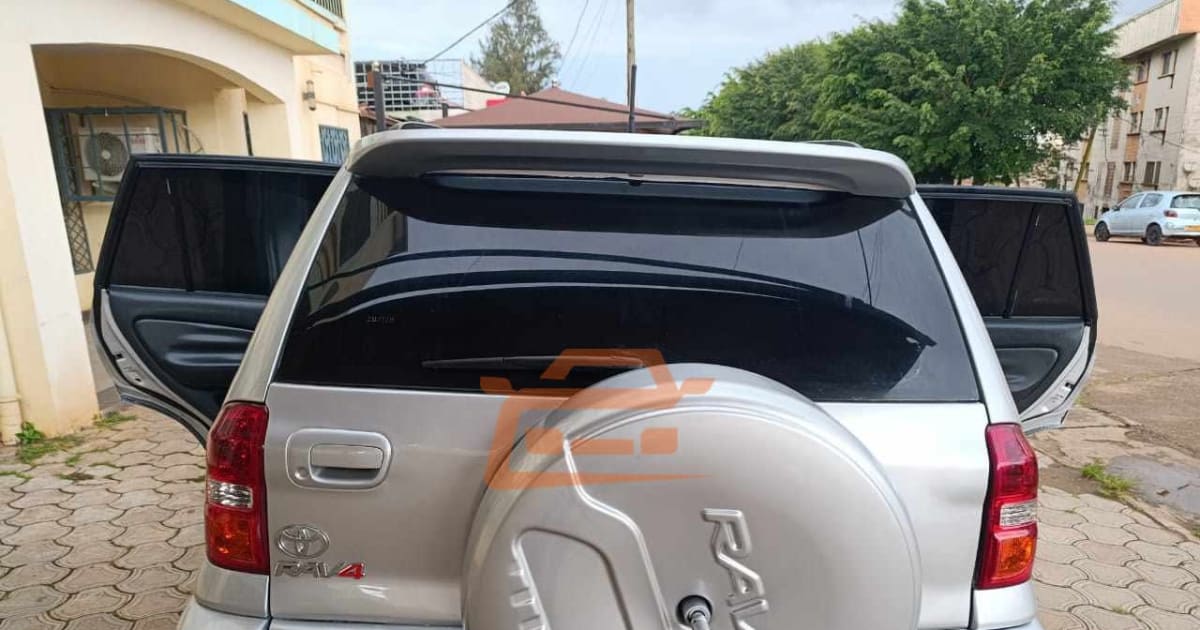 2005 Toyota RAV 4 à Yaounde — photo 3/3
